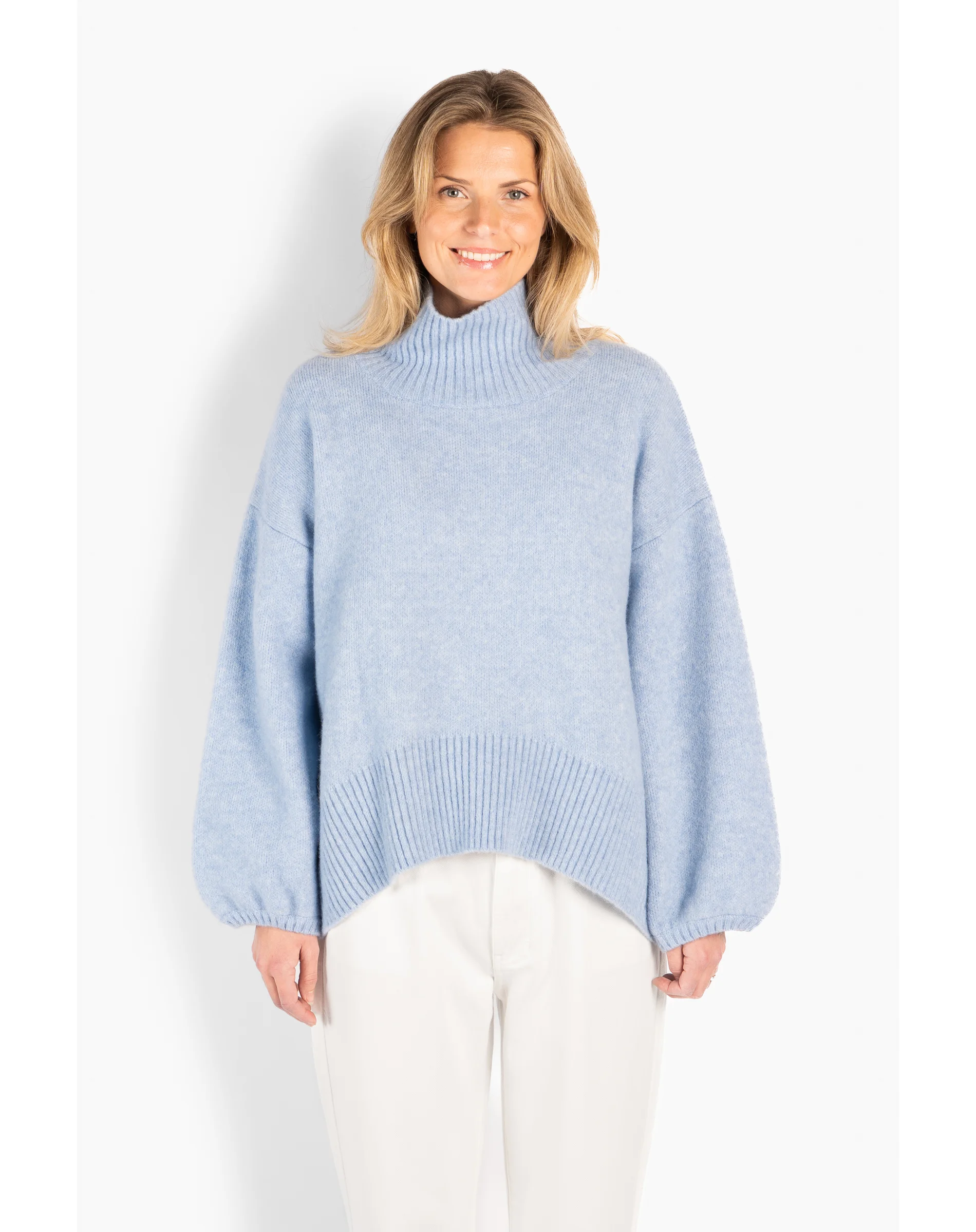 Hést - Fam Patch Short Sweatshirt - Skyway